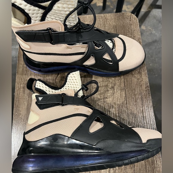 Women’s Jordans - Picture 1 of 3